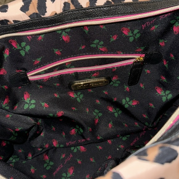 Betsy Johnson Weekend Bag - Picture 5 of 6